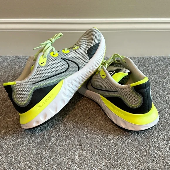 Nike Renew Run Mens Size 10. Like New worn 1 time - Picture 1 of 8